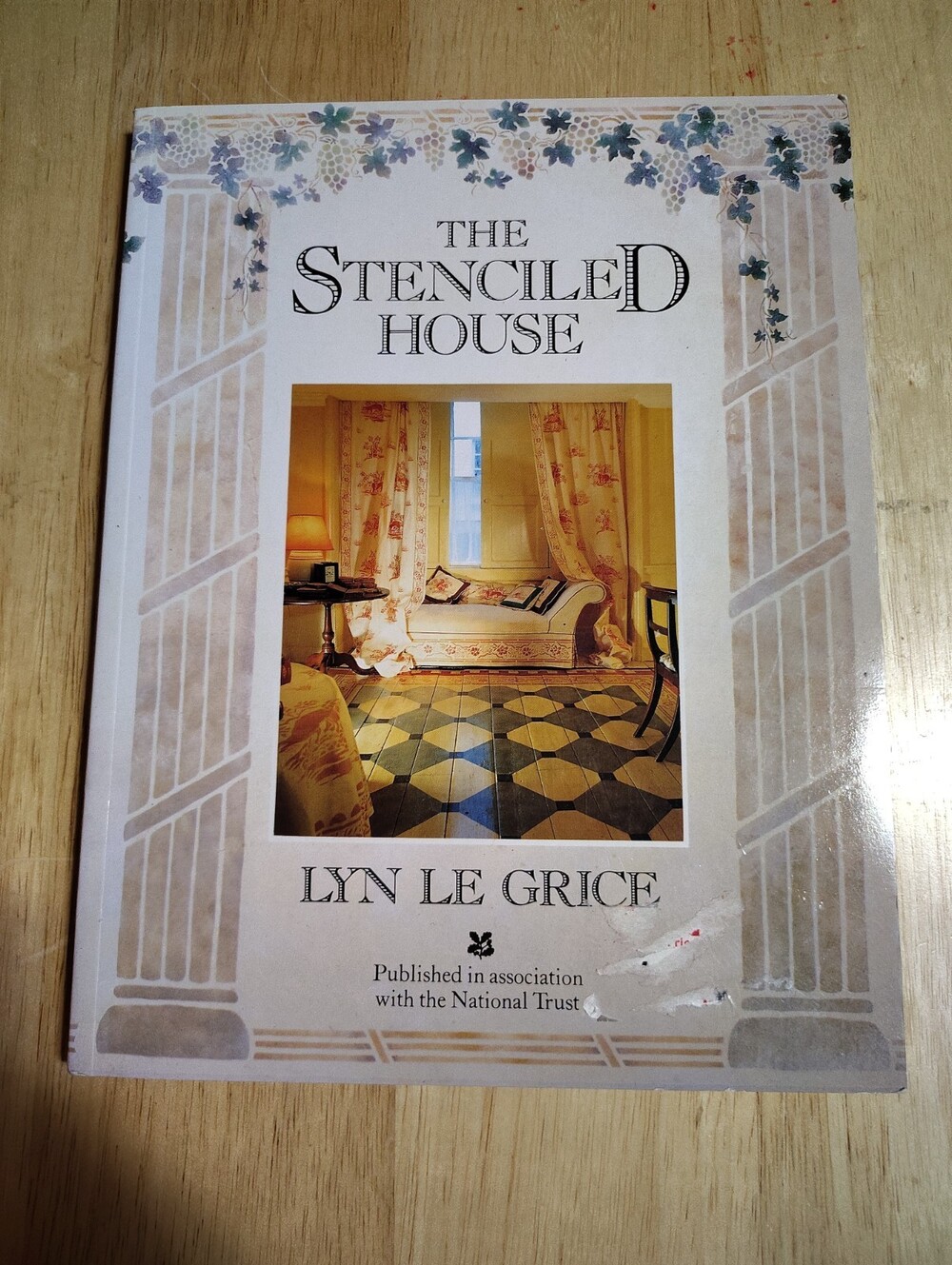 The Stencilled House: An Inspirational Guide to Transforming First Edition